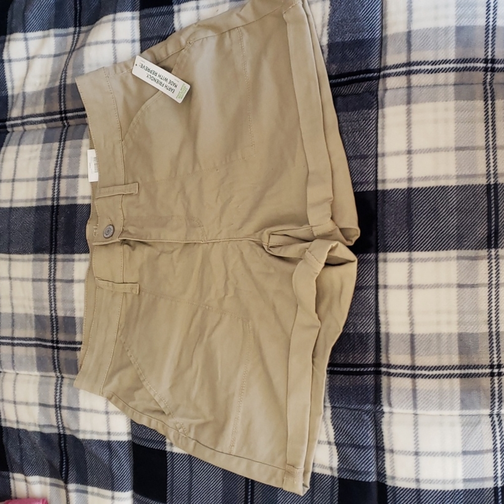 🦋 3 for $20 🦋 Time and Tru NWT Khaki Shorts